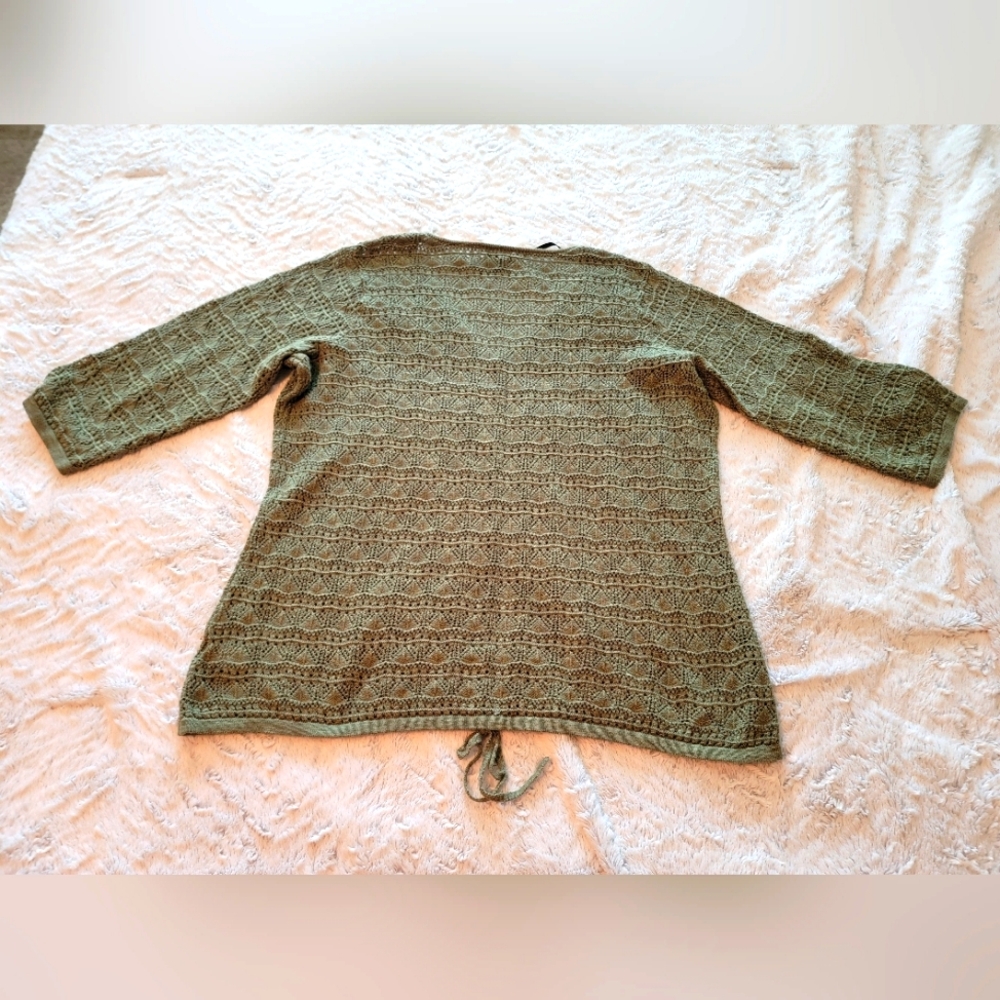 Torrid 3/4 sleeve sweater